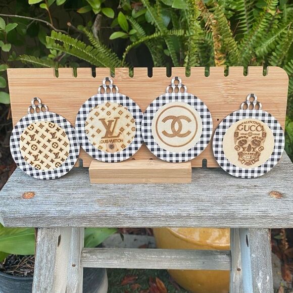 New Four Designer Black/White Check Laser Engraved Wood Ornament/Name Tag - Picture 1 of 7